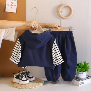 Ensemble d'automne trois pièces pour garçons Gilet à capuche en coton T-<span class=keywords><strong>shirt</strong></span> rayé et pantalon de jogging pour un confort quotidien et un style de rue superposé - Product Image 4