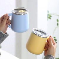 Tasse à café isolée en acier inoxydable à double paroi tendance de 450ml avec logo personnalisé pour le bureau Nouvelle tasse isotherme 304 avec poignée et couvercle