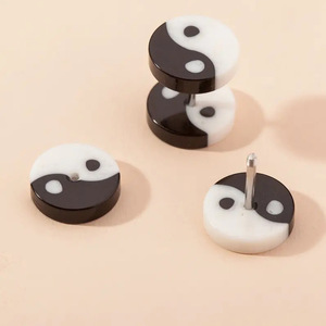 Pendientes de acrílico con forma de disco redondo, patrón Bagua en blanco y negro, joyería unisex - Product Image 4