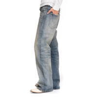 Jean bootcut homme en denim délavé personnalisé, coupe éléphant, braguette boutonnée, effet usé et délavé, style streetwear