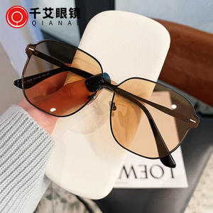 Gafas de Sol Qianai para Mujer, Montura Grande, UV400, Metálicas, Cuadradas, Anti-UV, para Viajes, Moda, Aire Libre - Product Image 3