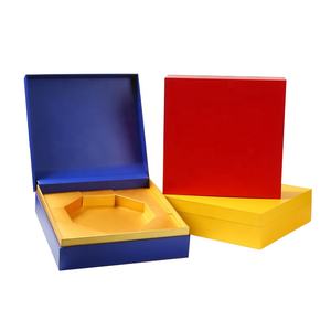 Boîte à livre magnétique à couvercle rabattable personnalisée avec doublure en carton, boîte cadeau en carton rigide estampée à chaud pour emballage cosmétique - Product Image 1