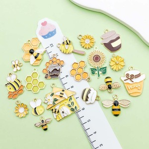 Colgante de aleación con diseño de panal de abeja, tamaño mediano, con efecto de goteo de aceite, accesorios de joyería DIY - Product Image 3