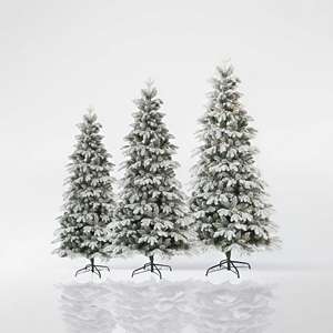 Grand <span class=keywords><strong>sapin</strong></span> artificiel de Noël de <span class=keywords><strong>120</strong></span> <span class=keywords><strong>cm</strong></span> en PE, avec cônes de pin et flocons de neige blancs, idéal pour les supermarchés commerciaux et la décoration intérieure. - Product Image 5