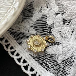 Pendentif en argent pur S925, design de niche, luxe léger, style rétro européen américain, simple, pendentif latéral, zircon artistique - Product Image 1