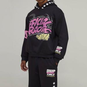 Sudadera con Capucha y Pantalones Deportivos con Estampado de Grafiti Negro, Conjunto Deportivo de Dos Piezas Personalizado para Hombre - Product Image 3