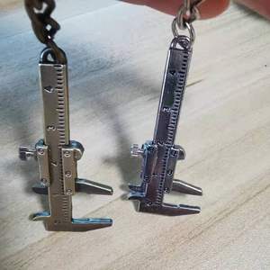 Mini Calibro a Corsoio Funzionale Portachiavi, Strumento di Misurazione Portatile in Lega, <span class=keywords><strong>Regalo</strong></span> <span class=keywords><strong>per</strong></span> Ingegneri e Artigiani, Disponibile all'Ingrosso - Product Image 5