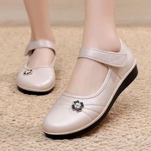 2025 autunno/inverno <span class=keywords><strong>scarpe</strong></span> basse da <span class=keywords><strong>donna</strong></span> in tinta unita <span class=keywords><strong>con</strong></span> punta tonda alla moda in <span class=keywords><strong>Velcro</strong></span> <span class=keywords><strong>con</strong></span> bocca poco profonda - Product Image 2