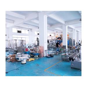 Máquina automática de llenado de líquido de vinagre de licor desinfectante de manos con Alcohol para la industria química con equipo de etiquetado de tapado - Product Image 4