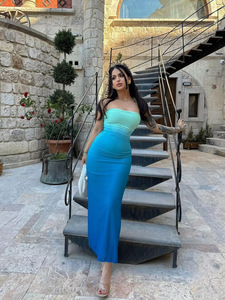Vêtements pour femmes en gros, style européen et américain, été, <span class=keywords><strong>coupe</strong></span> ajustée, jupe crayon <span class=keywords><strong>mi</strong></span>-longue sexy sans bretelles à <span class=keywords><strong>dégradé</strong></span> de couleurs - Product Image 2