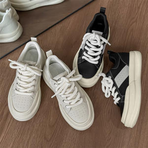 Chaussures de course respirantes et légères à semelle épaisse avec empiècements en maille, style décontracté et sportif pour homme, idéales pour l'été – Design haut de gamme - Product Image 4