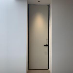 Portes intérieures invisibles en bois massif et fer forgé, finition imperméable, style luxe léger JBDhome pour appartement - Product Image 6