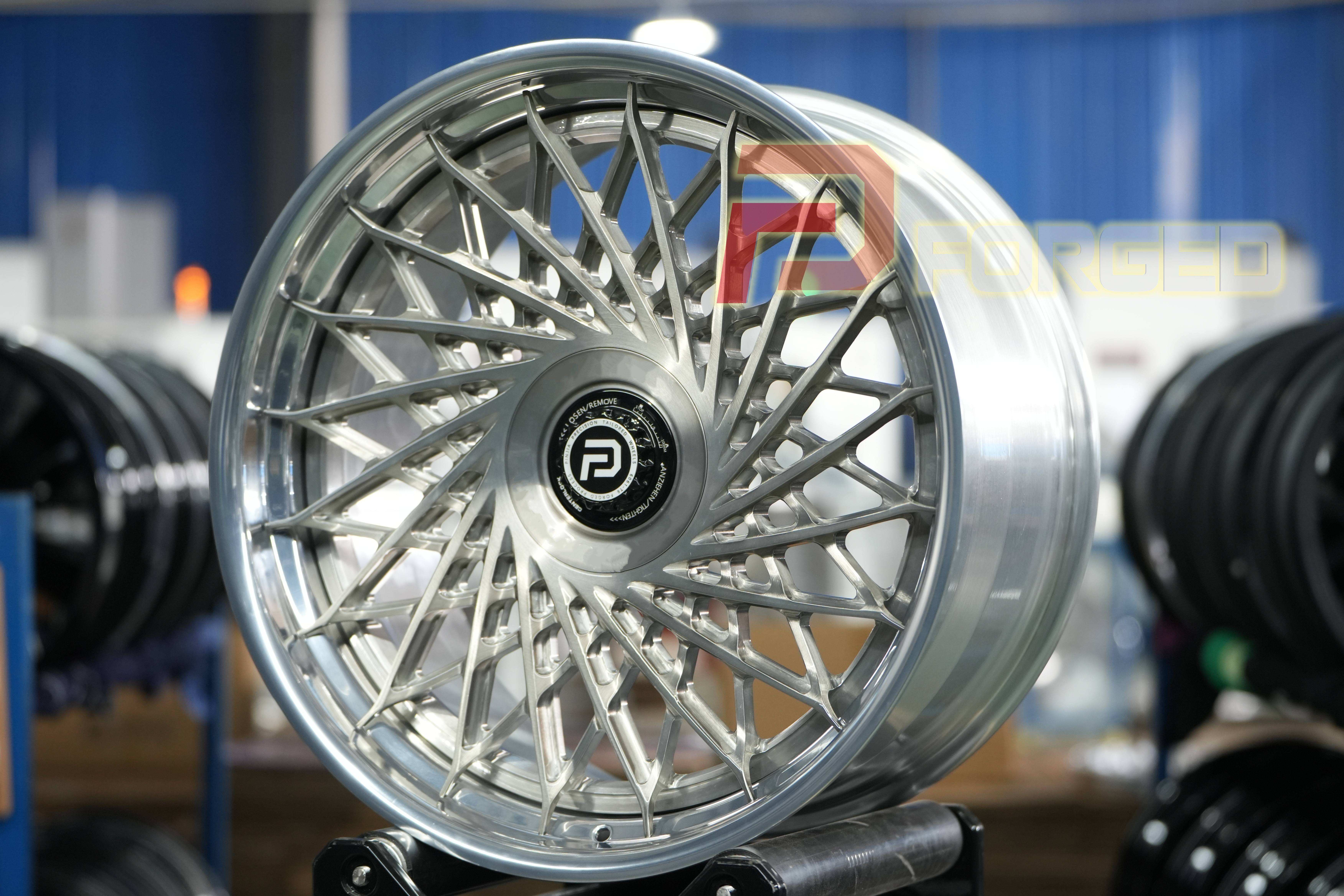 Centre gris brossé et lèvre polie