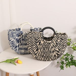 Nouveau été femmes vacances tissé <span class=keywords><strong>sac</strong></span> de plage à la main tissé tresse panier <span class=keywords><strong>sac</strong></span> demi-<span class=keywords><strong>rond</strong></span> <span class=keywords><strong>paille</strong></span> fourre-tout <span class=keywords><strong>sac</strong></span> mexicain bord de mer <span class=keywords><strong>sac</strong></span> à main - Product Image 1