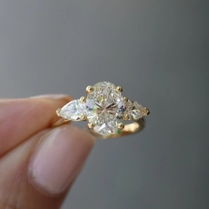 Custom GRA oval moissanite diamantes 18K oro blanco trilogía compromiso boda joyería fina anillos moissanite anillo - Product Image 5