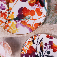 Fine Coloré Os Chine Assiette Rouge Cerise Porcelaine Dîner Ensembles De Mariage Décor Or Jante Glacé Chargeur Assiette Vaisselle
