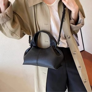 Sac à main pour femme en forme de nuage, style français, nouvelle collection automne 2024, sac polyvalent type boîte à lunch, toucher premium, fermeture magnétique, urbain - Product Image 4
