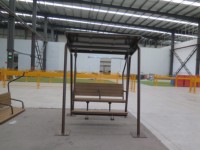 Banc balançoire d'extérieur sur mesure avec cadre métallique robuste, assise en bois et plastique, résistant aux intempéries, double balançoire