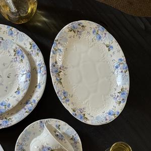 Nouvelles tasses, assiettes, bols, socles et assiettes à dessert de style occidental en céramique à motif de rose bleue française en relief - Product Image 4