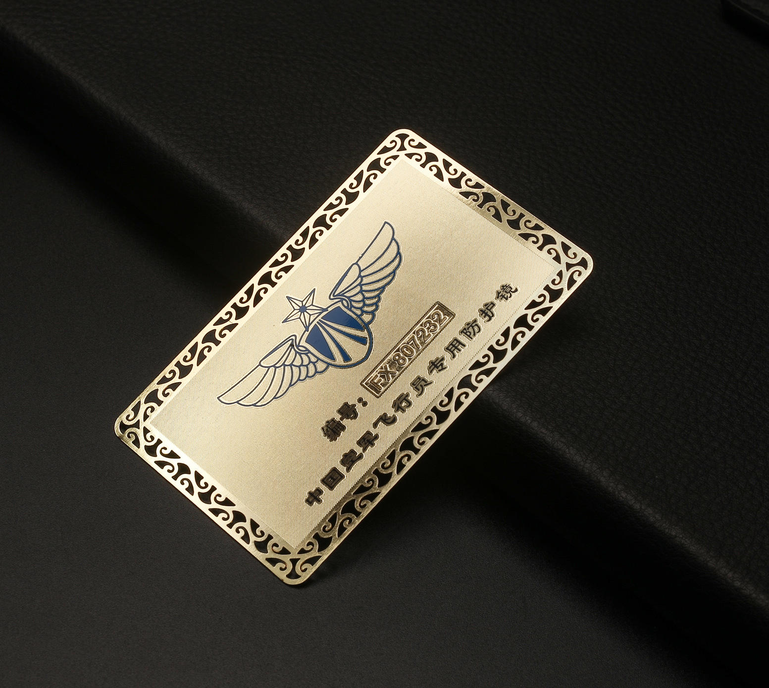 นามบัตรโลหะตัดด้วยเลเซอร์