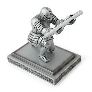 Organizer da scrivania fermacarte <span class=keywords><strong>in</strong></span> <span class=keywords><strong>metallo</strong></span> <span class=keywords><strong>Vintage</strong></span> accessori portapenne decorativo più colori portapenne cavaliere inginocchiato bronzo argento - Product Image 1