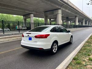 Ford <span class=keywords><strong>Focus</strong></span> berline <span class=keywords><strong>2014</strong></span> d'occasion, caméra arrière, boîte automatique, sièges en cuir, R15, conduite à gauche - Product Image 2
