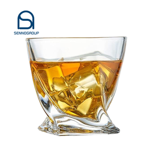 แก้วไวน์คริสตัลรูปทรงเพชรแบบกำหนดเอง แก้ววิสกี้ทรงบิด แก้วร็อคส์สำหรับสก็อตช์วิสกี้ ขายดี - Product Image 1