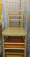 Chaise de Mariage Chiavari Démontable En Gros Blanc/Doré avec Métal et Résine Dorés pour Banquets d'Hôtel, Salles de Réception et Événements