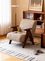 Fauteuil individuel en bois massif de style Mid-Century avec dossier design décontracté et revêtement en tissu artistique pour salon, balcon et gîtes/B&B