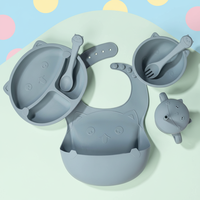 Ensemble d'ustensiles alimentaires en silicone souple pour bébé Boîte à lunch transfrontalière Bavoir et tasse d'eau Ensemble d'alimentation avec cuillère d'apprentissage pour manger le dîner