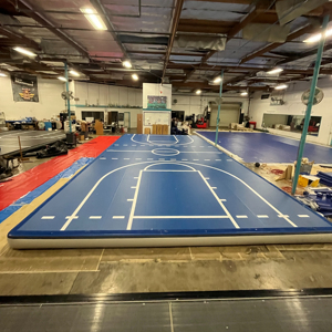 2024 deportes jugar gimnasio atletas pista de aire inflable piso Mat inflable <span class=keywords><strong>baloncesto</strong></span> cancha de fútbol Ejercicio de caída - Product Image 1