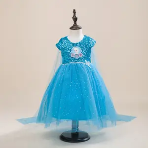 Cô Gái Nhỏ công chúa Elsa ăn mặc trang phục bên sáng bóng công chúa Elsa Ăn mặc