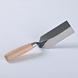 Truelle de maçonnerie industrielle ergonomique en acier au carbone avec manche en bois, lame de 7 pouces et pointe pour la construction DIY - Product Image 1
