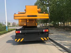 Grúa móvil sobre camión de 50 toneladas TC500C5 de China con patas de apoyo o extensiones - Product Image 4