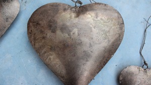 <b>Top</b> Selling Iron Heart Hanging Wedding Love Gifts Antique Look Indian Metal Crafts Available at Export Price - Product Image 5