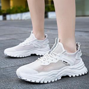Zapatillas deportivas de verano 2024 transpirables y ligeras con parte superior de cuero artificial, malla y cordones, suela de goma, estilo a color. - Product Image 1