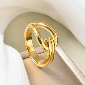 Bagues ou alliances tendance et simples en acier inoxydable plaqué or 18 carats pour femmes - Product Image 5