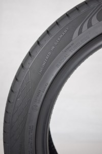 Neumático Deportivo UHP GREENTRAC QUEST-X 235/35ZR19, Fabricación Premium en China, Tecnología Alemana, Alto Rendimiento - Product Image 4