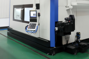 Centre d'usinage CNC à <span class=keywords><strong>portique</strong></span> 5 axes de type pont GUOSHENG GMB3525RH à suspension latérale, haute rigidité pour le métal - Product Image 2