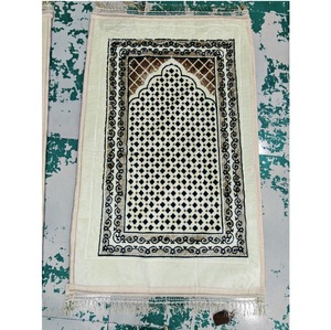Elegante Alfombra de Oración Persa con Diseño Floral, Raschel en Relieve, Sajadah con Borlas, Alfombra Decorativa Premium para Regalo Islámico de Eid - Product Image 2