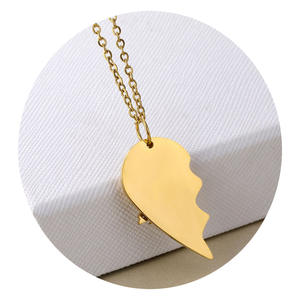Nouveau design de bijoux tendance pour la Saint-Valentin Collier à pendentif cœur en acier inoxydable plaqué or 18 ct avec lettre pour les couples - Product Image 5
