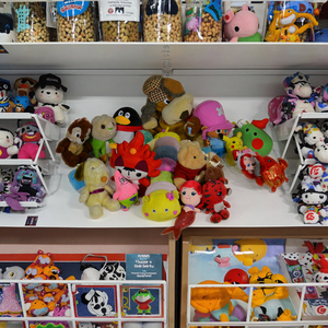 Venta al por Mayor de Fábrica de Juguetes de Peluche de Dibujos Animados Surtidos de Alta Calidad para la Reventa a Niños Pedido Mínimo 45 kg - Product Image 1