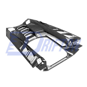 Couvercle de moteur arrière en fibre de carbone style DK pour Lamborghini Revuelto - Product Image 4