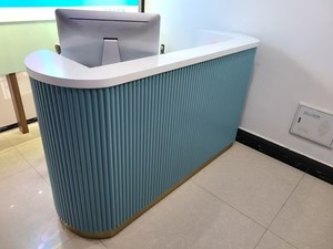 Piccolo tavolo da ricevimento rosa in stile moderno per saloni di bellezza per unghie da salone Boutique rosa banco della Reception per mobili da salone Boutique