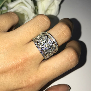 Anello da Donna con Micro Incastonatura di Zirconi, Elegante Gioiello per Feste, Banchetti e Fidanzamenti - Product Image 2