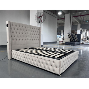 <span class=keywords><strong>Letto</strong></span> matrimoniale king size Pinzhi Home personalizzato, con struttura imbottita in velluto nero, lussuoso e moderno, con testiera con linee dorate. - Product Image 3