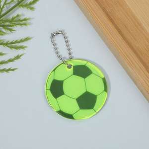 Llavero Reflectante de PVC con Colgante de Balón de Fútbol Uionen, Señal de Advertencia de Seguridad Nocturna, Accesorio Reflectante para Ciclismo - Product Image 4