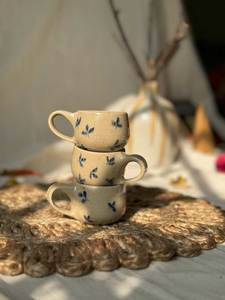 Tasse à café et thé en céramique artisanale de qualité supérieure, durable, 45 ml, avec motif artistique à pois, pour vente en gros - Product Image 2