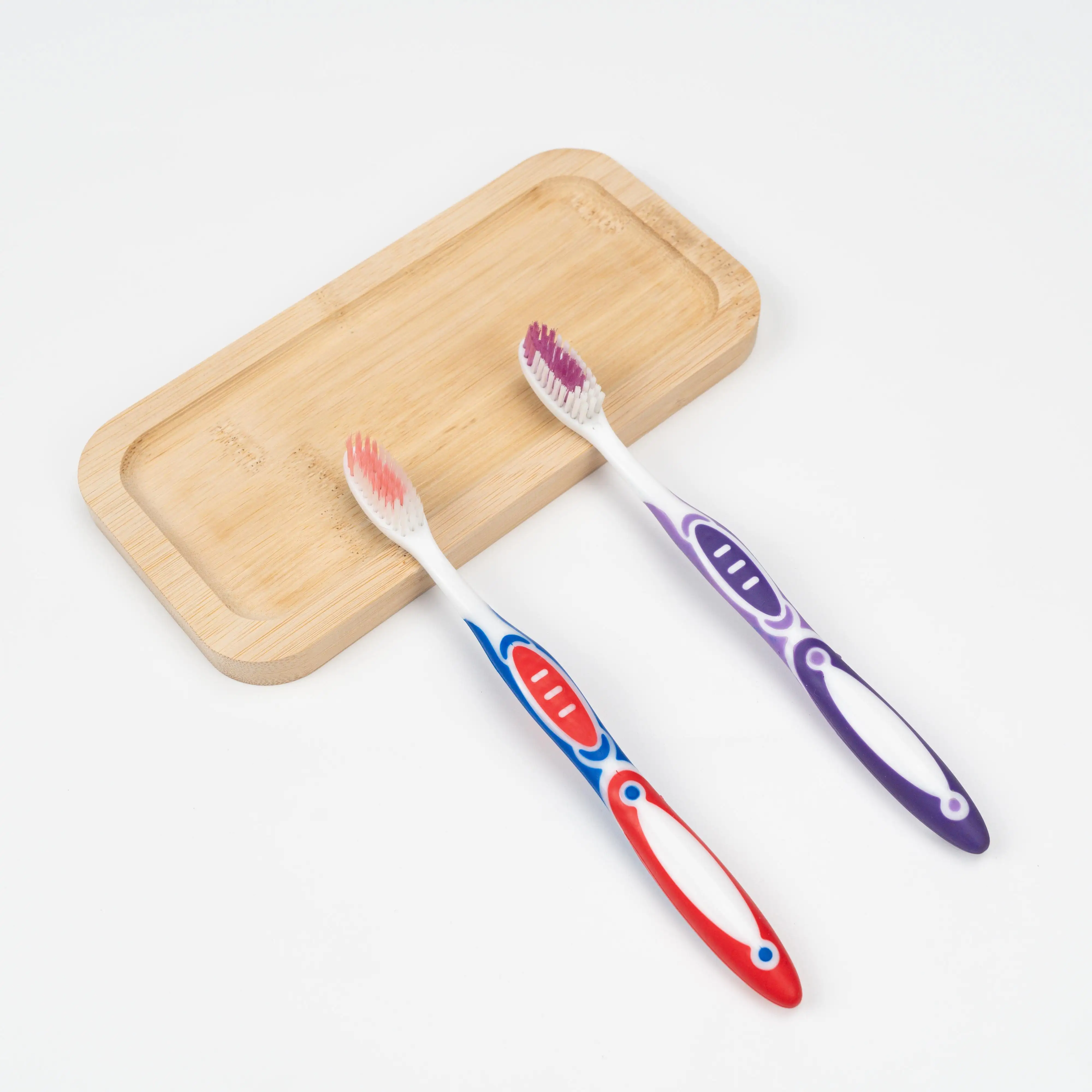 大人のための最高品質の家庭用歯ブラシ