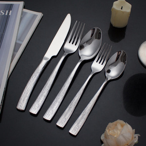 Nouveaux ensembles de <span class=keywords><strong>couverts</strong></span> de luxe en acier inoxydable, cuillères, fourchettes et couteaux à motif bois gaufré pour hôtel - Product Image 4